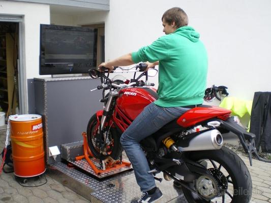 Simulatoren mieten & vermieten - Rennsimulator Motorrad in Oppenweiler