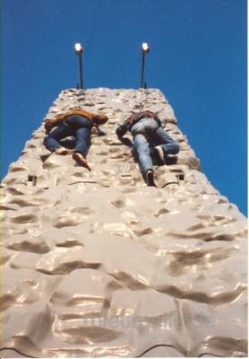 Klettergeräte mieten & vermieten - Kletterwand Gigant - Kletterberg mieten in Schwerin