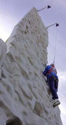 Klettergeräte mieten & vermieten - Kletterwand Gigant - Kletterberg mieten in Schwerin