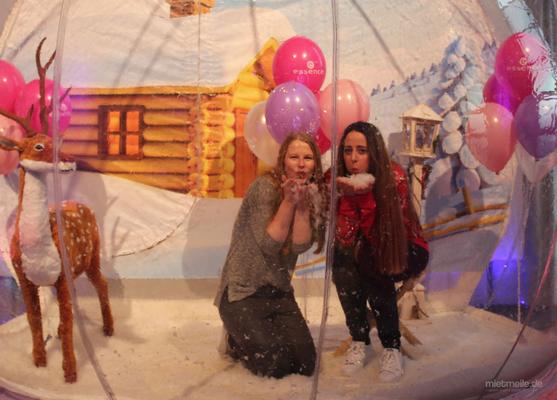 Fotobox mieten & vermieten - Begehbare Schneekugel mieten / Fotoservice / Photo Booth / Foto Station / Photo Point in Aachen