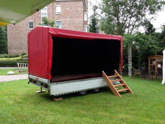 Bühne mieten & vermieten - Mobile Bühne / Bühne / Showbühne / Eventbühne / Veranstaltungsbühne in Neumünster