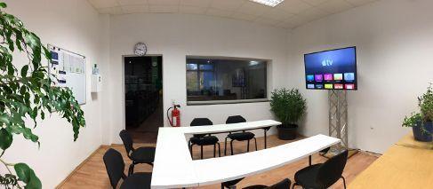 LCD Monitore mieten & vermieten - Full HD TV Bildschirm / 60 Zoll in Neumünster