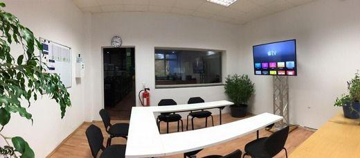 LCD Monitore mieten & vermieten - TV und Monitor Fuß / Truss-Stand / inkl. Auf- und Abbau in Neumünster