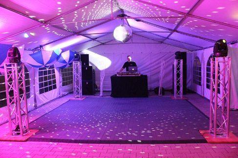 Tanzboden mieten & vermieten - Tanzfläche 8 x 8 m inkl. Auf und Abbau / Tanzboden / Tanzfläche / Abdeckboden / Tanzparkett in Neumünster