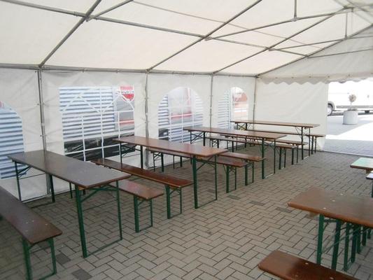 Bierzeltgarnitur mieten & vermieten - 50 cm Bierzeltgarnitur inkl. Aufstellung und Hussen/Festzeltgarnitur/Biertische/Biergartenmöbel in Neumünster