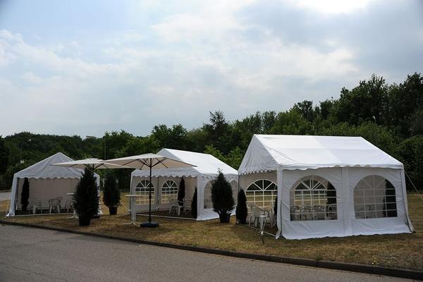 Bierzeltgarnitur mieten & vermieten - 50 cm Bierzeltgarnitur inkl. Aufstellung und Hussen/Festzeltgarnitur/Biertische/Biergartenmöbel in Neumünster