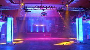Lichttechnik mieten & vermieten - LED-Strahler für den Außenbereich und Innenbereich / LED weiß IP T500 6000K 15x1W 15° in Neumünster