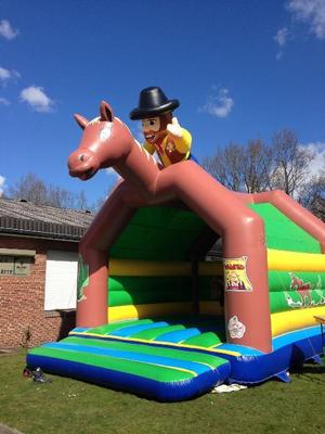 Hüpfburg mieten & vermieten - Hüpfburg Cowboy/ Hüpfkissen mit Betreuer in Neumünster
