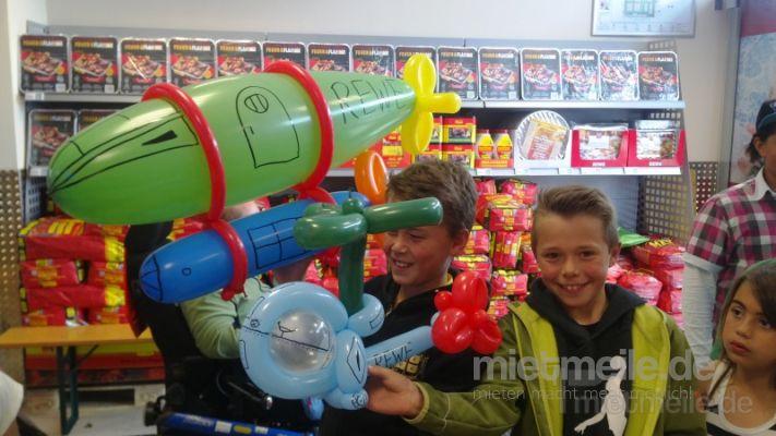 Clown mieten & vermieten - Das Kinderprogramm, lustig und kunterbunt für Ihr Firmenevent / Fest, Party, Verein, Kindergeburtstag, Hüpfburg, Torwand, Kinderdisco, Kinder Party, Moderation, Tontechnik in Herbertingen
