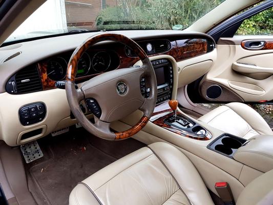 Limousinen mieten & vermieten - Jaguar XJ Limousine Hochzeitsauto ohne Chauffeur in Bochum
