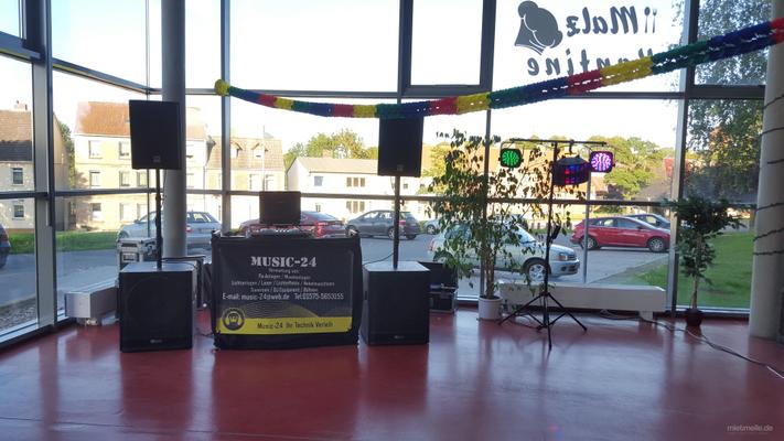 DJ mieten & vermieten - DJ Service / DJ hier Buchen für Geburtstag Hochzeit Straßenfest Festival Disco Musikservice in Wismar