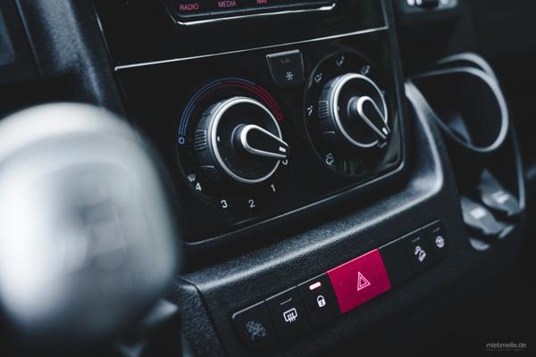 Wohnmobile mieten & vermieten - Westfalia Columbus 600 D und 640 E Luxus-Last-Minute-Wohnmobil, freie Zeiten Oktober bei Ihrem 5-Sterne-Anbieter zwischen Köln und Düsseldorf in Leichlingen