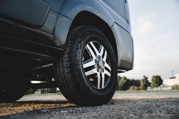 Wohnmobile mieten & vermieten - Westfalia Columbus 600 D und 640 E Luxus-Last-Minute-Wohnmobil, freie Zeiten Oktober bei Ihrem 5-Sterne-Anbieter zwischen Köln und Düsseldorf in Leichlingen