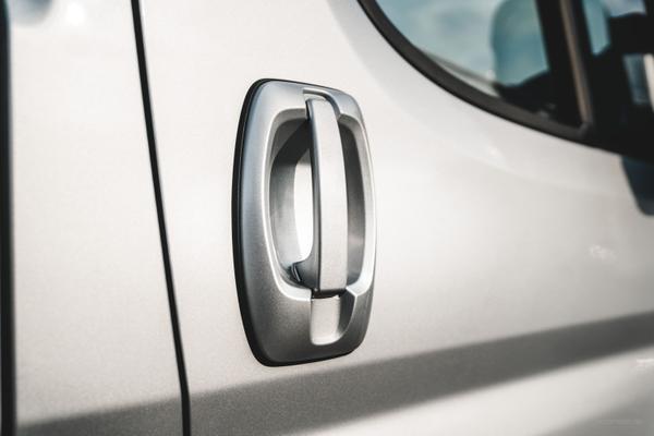 Wohnmobile mieten & vermieten - Westfalia Columbus 600 D und 640 E Luxus-Last-Minute-Wohnmobil, freie Zeiten Oktober bei Ihrem 5-Sterne-Anbieter zwischen Köln und Düsseldorf in Leichlingen