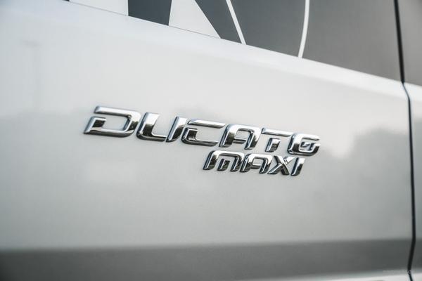 Wohnmobile mieten & vermieten - Westfalia Columbus 600 D und 640 E Luxus-Last-Minute-Wohnmobil, freie Zeiten Oktober bei Ihrem 5-Sterne-Anbieter zwischen Köln und Düsseldorf in Leichlingen