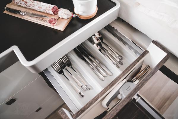 Wohnmobile mieten & vermieten - Westfalia Columbus 600 D und 640 E Luxus-Last-Minute-Wohnmobil, freie Zeiten Oktober bei Ihrem 5-Sterne-Anbieter zwischen Köln und Düsseldorf in Leichlingen