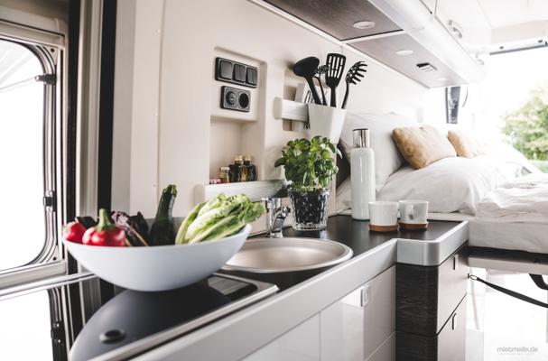 Wohnmobile mieten & vermieten - Westfalia Columbus 600 D und 640 E Luxus-Last-Minute-Wohnmobil, freie Zeiten Oktober bei Ihrem 5-Sterne-Anbieter zwischen Köln und Düsseldorf in Leichlingen