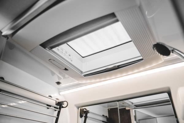 Wohnmobile mieten & vermieten - Westfalia Columbus 600 D und 640 E Luxus-Last-Minute-Wohnmobil, freie Zeiten Oktober bei Ihrem 5-Sterne-Anbieter zwischen Köln und Düsseldorf in Leichlingen