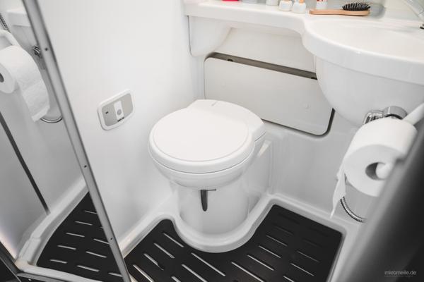 Wohnmobile mieten & vermieten - Westfalia Columbus 600 D und 640 E Luxus-Last-Minute-Wohnmobil, freie Zeiten Oktober bei Ihrem 5-Sterne-Anbieter zwischen Köln und Düsseldorf in Leichlingen
