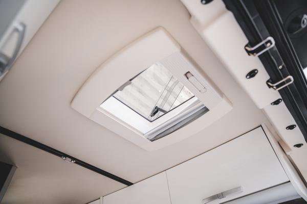 Wohnmobile mieten & vermieten - Westfalia Columbus 600 D und 640 E Luxus-Last-Minute-Wohnmobil, freie Zeiten Oktober bei Ihrem 5-Sterne-Anbieter zwischen Köln und Düsseldorf in Leichlingen