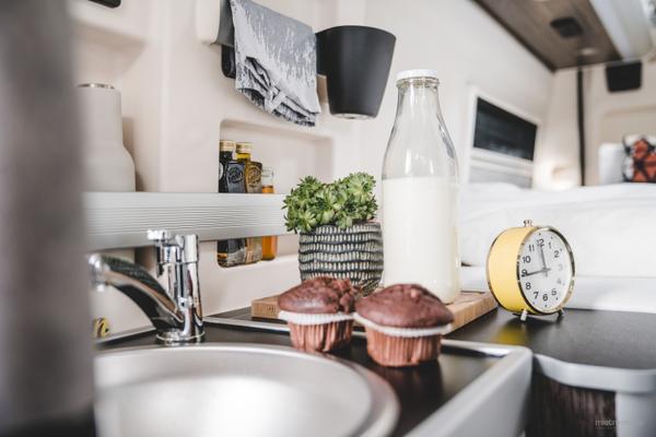 Wohnmobile mieten & vermieten - Westfalia Columbus 600 D und 640 E Luxus-Last-Minute-Wohnmobil, freie Zeiten Oktober bei Ihrem 5-Sterne-Anbieter zwischen Köln und Düsseldorf in Leichlingen
