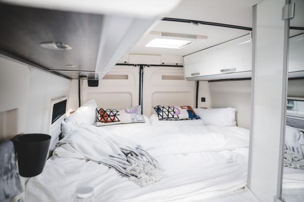 Wohnmobile mieten & vermieten - Westfalia Columbus 600 D und 640 E Luxus-Last-Minute-Wohnmobil, freie Zeiten Oktober bei Ihrem 5-Sterne-Anbieter zwischen Köln und Düsseldorf in Leichlingen