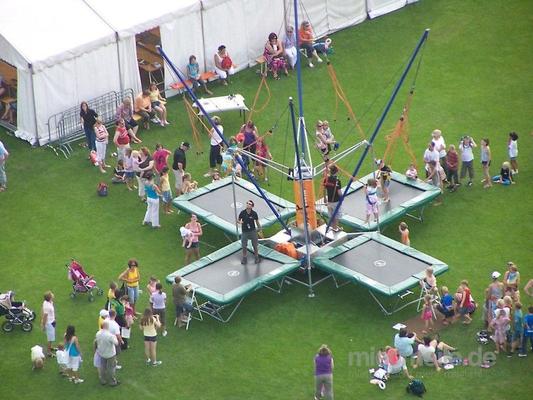 Bungee mieten & vermieten - 4er Bungeetrampolin – Inkl. 2 x Betreuungspersonal und Haftpflichtversicherung für 6 Stunden Einsatz in Dortmund