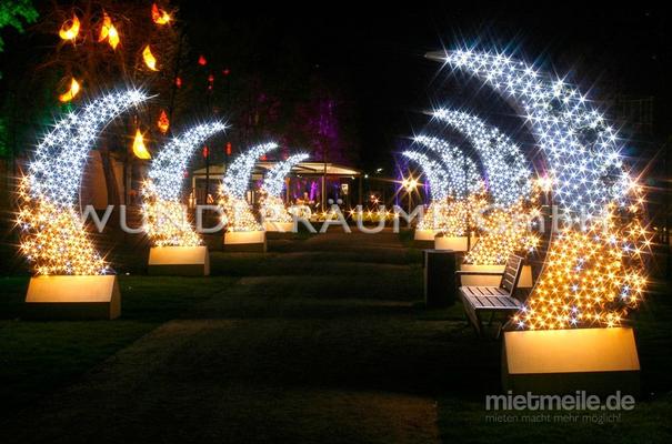 Weihnachtsdekoration mieten & vermieten - Halbmonde - WUNDERRÄUME GmbH vermietet: Dekoration/Kulisse für Event, Messe, Veranstaltung, Incentive, Mitarbeiterfest, Firmenjubiläum in Lichtenstein/Sachsen