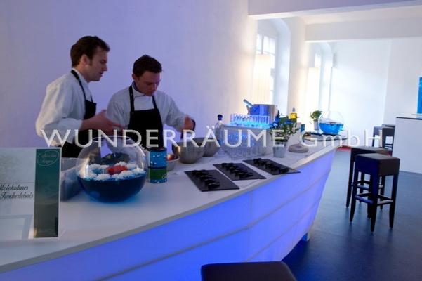 Maritime Deko & Schiffsmodelle mieten & vermieten - Stehtisch Boot - WUNDERRÄUME GmbH vermietet: Dekoration/Kulisse für Event, Messe, Veranstaltung, Incentive, Mitarbeiterfest, Firmenjubiläum in Lichtenstein/Sachsen