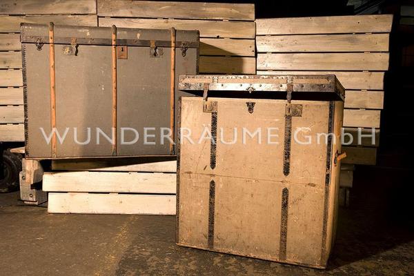 Antik & Rustikal mieten & vermieten - Historische Reisetruhen 03 - WUNDERRÄUME GmbH vermietet: Dekoration/Kulisse für Event, Messe, Veranstaltung, Incentive, Mitarbeiterfest, Firmenjubiläum in Lichtenstein/Sachsen