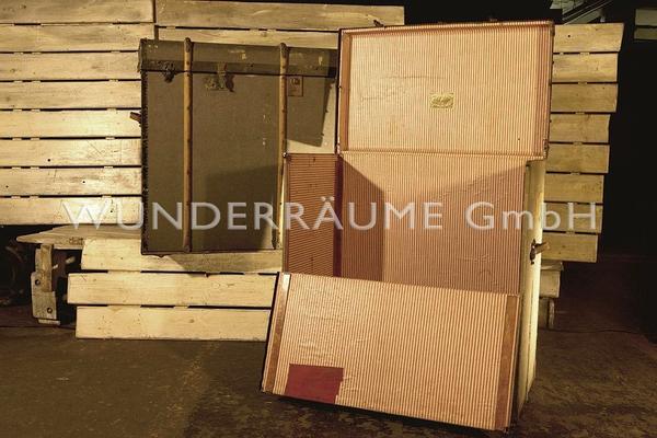 Antik & Rustikal mieten & vermieten - Historische Reisetruhen 03 - WUNDERRÄUME GmbH vermietet: Dekoration/Kulisse für Event, Messe, Veranstaltung, Incentive, Mitarbeiterfest, Firmenjubiläum in Lichtenstein/Sachsen