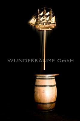 Stehtische mieten & vermieten - Stehtisch Fass mit Schiff - WUNDERRÄUME GmbH vermietet: Dekoration/Kulisse für Event, Messe, Veranstaltung, Incentive, Mitarbeiterfest, Firmenjubiläum in Lichtenstein/Sachsen
