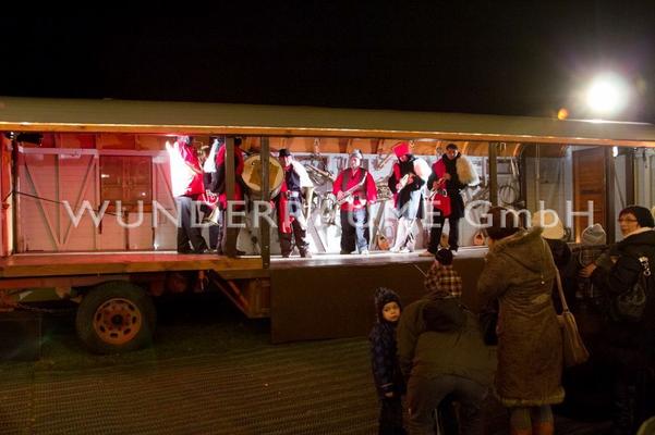 Saisonale Dekoration mieten & vermieten - Zirkuswagen als Bühne - Bühnenwagen; WUNDERRÄUME GmbH vermietet: Dekoration/Kulisse für Event, Messe, Veranstaltung, Incentive, Mitarbeiterfest, Firmenjubiläum in Lichtenstein/Sachsen