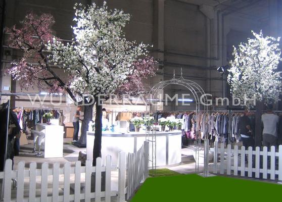 Kulissen mieten & vermieten - weißer Zaun als Umrandung - WUNDERRÄUME GmbH vermietet: Dekoration/Kulisse für Event, Messe, Veranstaltung, Incentive, Mitarbeiterfest, Firmenjubiläum in Lichtenstein/Sachsen