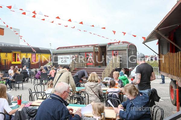 Saisonale Dekoration mieten & vermieten - Zirkuswagen als Café & Restaurant; edel, WUNDERRÄUME GmbH vermietet: Dekoration/Kulisse für Event, Messe, Veranstaltung, Incentive, Mitarbeiterfest, Firmenjubiläum in Lichtenstein/Sachsen