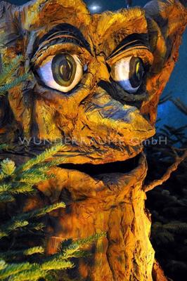 Kulissen mieten & vermieten - Märchenbaum Eiche, Baum mit Augen & Mund, WUNDERRÄUME GmbH vermietet: Dekoration / Kulisse für Event, Messe, Veranstaltung, Incentive, Mitarbeiterfest, Firmenjubiläum in Lichtenstein/Sachsen