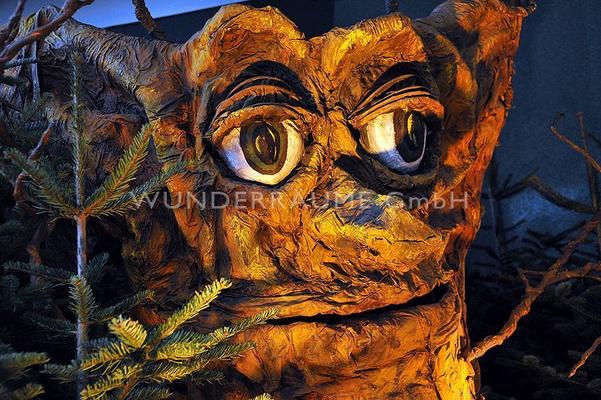 Kulissen mieten & vermieten - Märchenbaum Eiche, Baum mit Augen & Mund, WUNDERRÄUME GmbH vermietet: Dekoration / Kulisse für Event, Messe, Veranstaltung, Incentive, Mitarbeiterfest, Firmenjubiläum in Lichtenstein/Sachsen