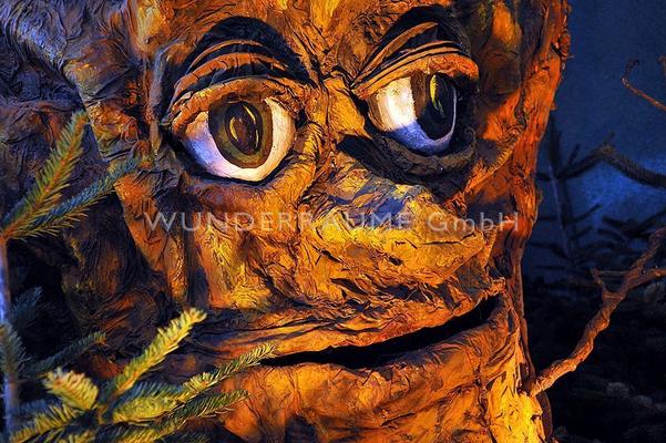 Kulissen mieten & vermieten - Märchenbaum Eiche, Baum mit Augen & Mund, WUNDERRÄUME GmbH vermietet: Dekoration / Kulisse für Event, Messe, Veranstaltung, Incentive, Mitarbeiterfest, Firmenjubiläum in Lichtenstein/Sachsen
