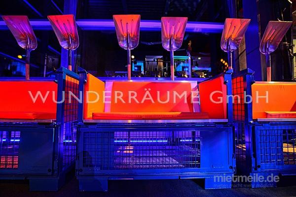 Antik & Rustikal mieten & vermieten - Sofa "Industrial" - WUNDERRÄUME GmbH vermietet: Dekoration/Kulisse für Event, Messe, Veranstaltung, Incentive, Mitarbeiterfest, Firmenjubiläum in Lichtenstein/Sachsen