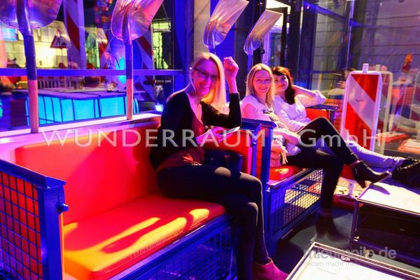 Antik & Rustikal mieten & vermieten - Sofa "Industrial" - WUNDERRÄUME GmbH vermietet: Dekoration/Kulisse für Event, Messe, Veranstaltung, Incentive, Mitarbeiterfest, Firmenjubiläum in Lichtenstein/Sachsen