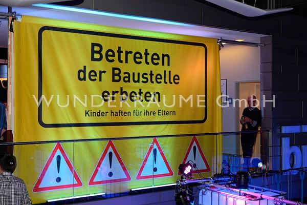 Kulissen mieten & vermieten - Leinwanddruck "Betreten erbeten" - WUNDERRÄUME GmbH vermietet: Dekoration/Kulisse für Event, Messe, Veranstaltung, Incentive, Mitarbeiterfest, Firmenjubiläum in Lichtenstein/Sachsen