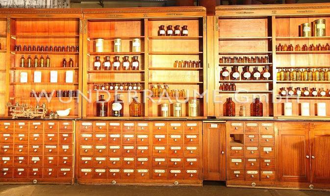 Kulissen mieten & vermieten - nostalgische Apotheke - WUNDERRÄUME GmbH vermietet: Dekoration/Kulisse für Event, Messe, Veranstaltung, Incentive, Mitarbeiterfest, Firmenjubiläum in Lichtenstein/Sachsen