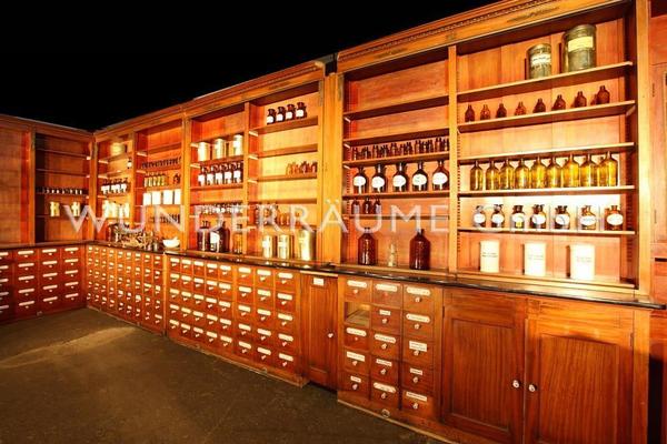 Kulissen mieten & vermieten - nostalgische Apotheke - WUNDERRÄUME GmbH vermietet: Dekoration/Kulisse für Event, Messe, Veranstaltung, Incentive, Mitarbeiterfest, Firmenjubiläum in Lichtenstein/Sachsen