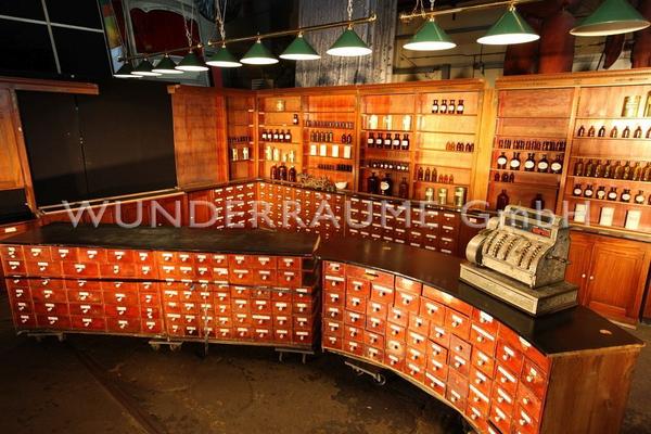 Kulissen mieten & vermieten - nostalgische Apotheke - WUNDERRÄUME GmbH vermietet: Dekoration/Kulisse für Event, Messe, Veranstaltung, Incentive, Mitarbeiterfest, Firmenjubiläum in Lichtenstein/Sachsen