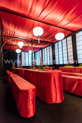 Bierzeltgarnitur mieten & vermieten - Sitzgarnitur-Set, rot - WUNDERRÄUME GmbH vermietet: Dekoration/Kulisse für Event, Messe, Veranstaltung, Incentive, Mitarbeiterfest, Firmenjubiläum in Lichtenstein/Sachsen