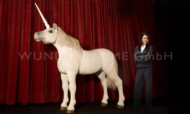 Dekofiguren mieten & vermieten - Weißes Einhorn - Pferd - lebensgroß WUNDERRÄUME GmbH vermietet: Dekoration / Kulisse für Event, Messe, Veranstaltung, Incentive, Mitarbeiterfest, Firmenjubiläum in Lichtenstein/Sachsen