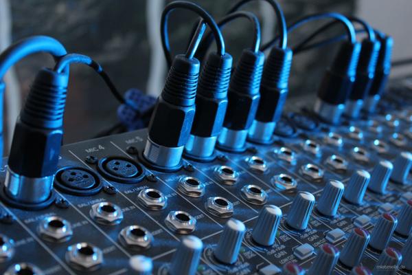Tontechnik mieten & vermieten - 20 Kanal Mischpult, Recording Mixer, Mixing Konsole, Pult schon ab 75,00 € mieten in Gelsenkirchen