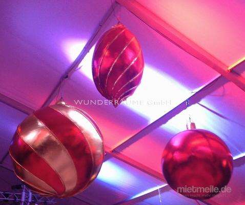 Aufblasbare Dekoration mieten & vermieten - XXL-Weihnachtsbaumkugel-Set - WUNDERRÄUME GmbH vermietet: Dekoration/Kulisse für Event, Messe, Veranstaltung, Incentive, Mitarbeiterfest, Firmenjubiläum in Lichtenstein/Sachsen