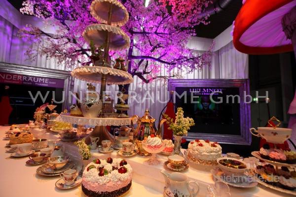 Kulissen mieten & vermieten - Kaffeetafel "Alice" - WUNDERRÄUME GmbH vermietet: Dekoration/Kulisse für Event, Messe, Veranstaltung, Incentive, Mitarbeiterfest, Firmenjubiläum in Lichtenstein/Sachsen