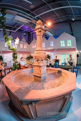 Dekofiguren mieten & vermieten - Brunnen, rund - WUNDERRÄUME GmbH vermietet: Dekoration/Kulisse für Event, Messe, Veranstaltung, Incentive, Mitarbeiterfest, Firmenjubiläum in Lichtenstein/Sachsen